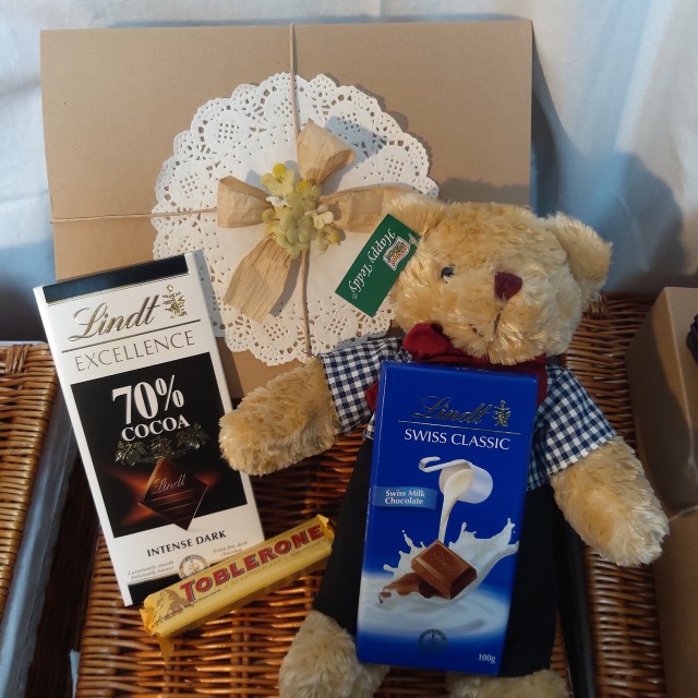 Teddy bear & Lindt gift box